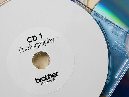 Brother наклейки на CD/DVD диски , 58 х 58 мм, 100 шт. (DK11207)