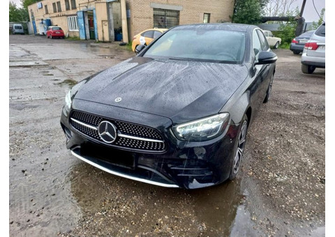 Водитель такси бизнес класса на автомобиль Mercedes-Benz Е-класса