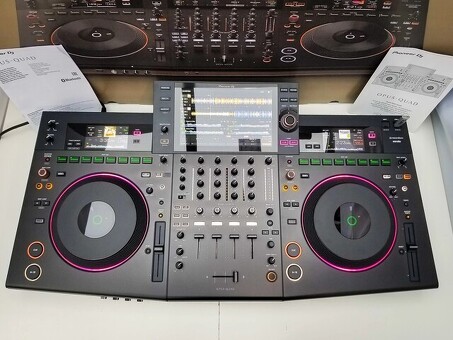 Pioneer OPUS-QUAD, Pioneer XDJ-RX3, Pioneer XDJ-XZ, Pioneer DJ DDJ-FLX10, Pioneer DDJ-1000SRT, Pioneer DDJ-REV7, Pioneer CDJ-3000, Pioneer DJ DJM-A9 , Pioneer CDJ-2000NXS2, Pioneer DJM-900NXS2, Pioneer DJM-V10-LF, Pioneer DJM-S11, Denon DJ Prime 4+